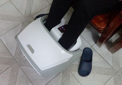 把足療店搬回家 銳珀?duì)柾茸阋惑w足療機(jī)，讓家人躺著追劇就是真享受